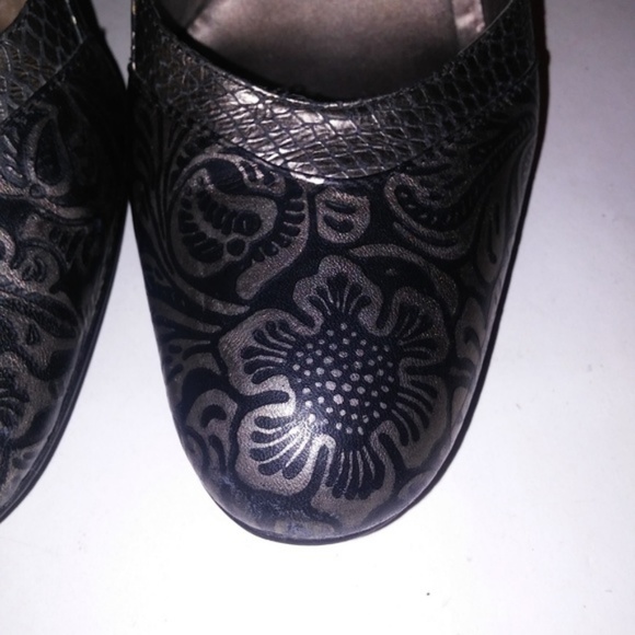 Carlos Pumps - Picture 8 of 8
